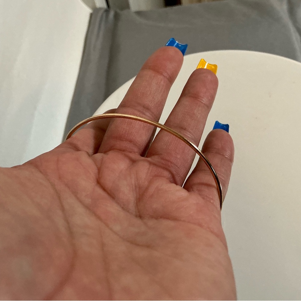 Elegant Gold Arrow Bangle Bracelet - Picture 4 of 6
